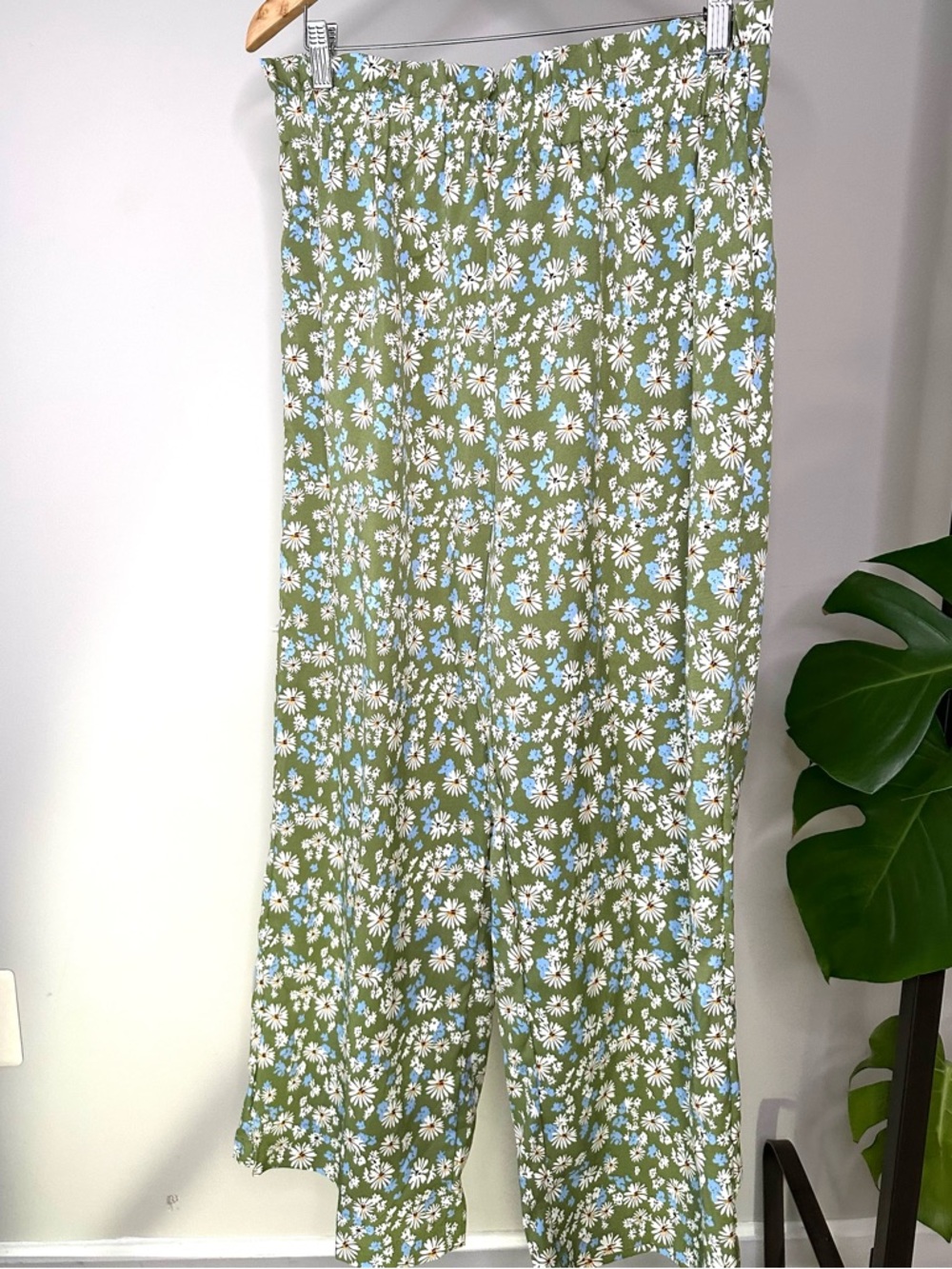 Ditsy Floral Sage Green Daisy Print Tie-Waist Wide Leg Pants -US 12 (OXL) Curvy